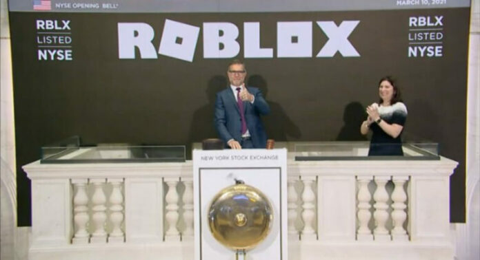  À quelle heure Roblox commencera-t-il à trader?  Le PDG David Baszucki sonne la cloche d'ouverture du NYSE
