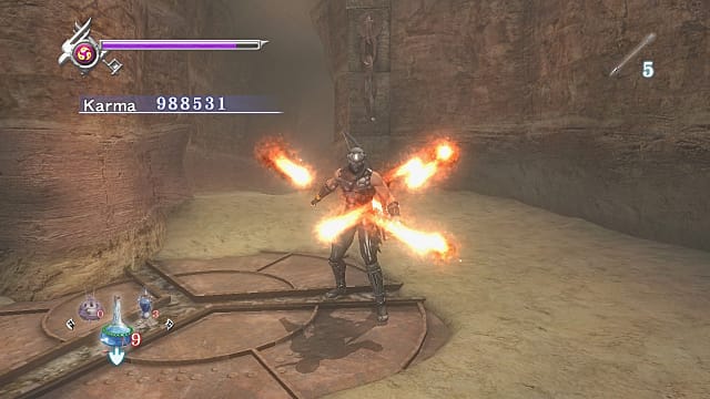 Ryo utilisant un parchemin de feu ninpo avec quatre colonnes de flammes jaillissant de son corps.