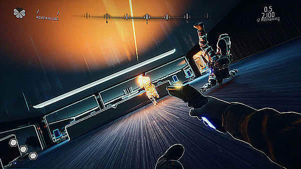 Personnage du joueur en vue à la première personne tombant en arrière tout en tirant une arme de poing sur un ennemi. 