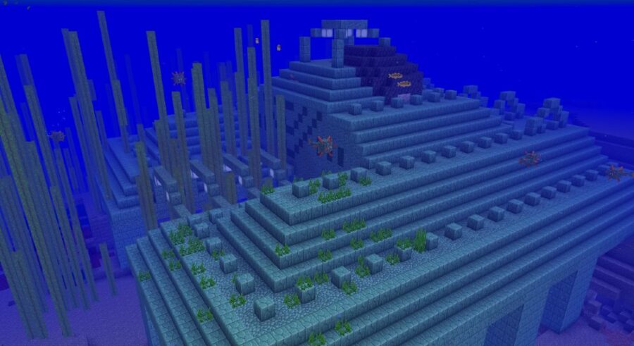 Une géode d'améthyste sur un monument océanique dans Minecraft.
