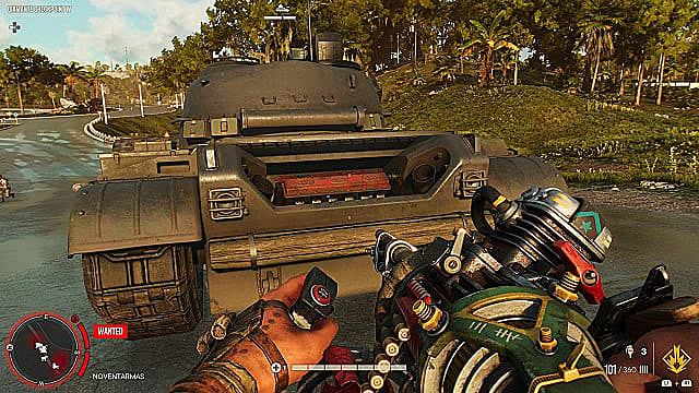 Vue arrière du moteur d'un char dans Far Cry 6.