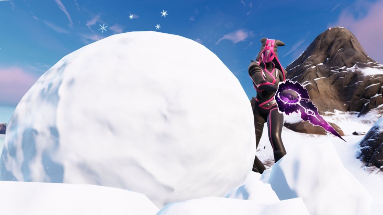 Comment se cacher dans une pile de foin, un tas de feuilles et une boule de neige géante à Fortnite