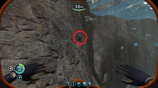 Un affleurement de schiste, qui pourrait contenir un diamant, au bord de l'île Mountain à Subnautica.