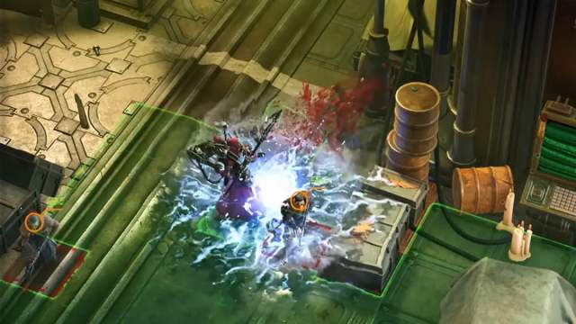 Pasqal frappe les ennemis avec sa hache électrique dans Warhammer 40k Rogue Trader