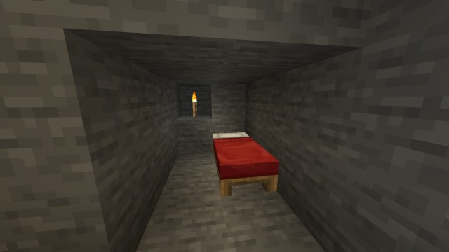 Un lit posé dans une petite alcôve.
