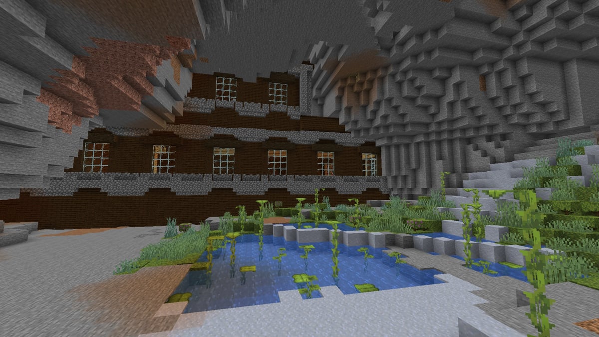 Manoir forestier à l'intérieur de la grotte dans Minecraft