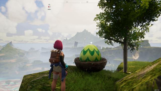 Personnage de Palworld debout à côté d’un énorme œuf verdoyant près d’un arbre.