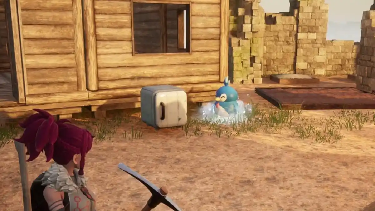 personnage de Palworld devant une maison en bois regardant son petit copain bleu s'approcher d'un petit congélateur