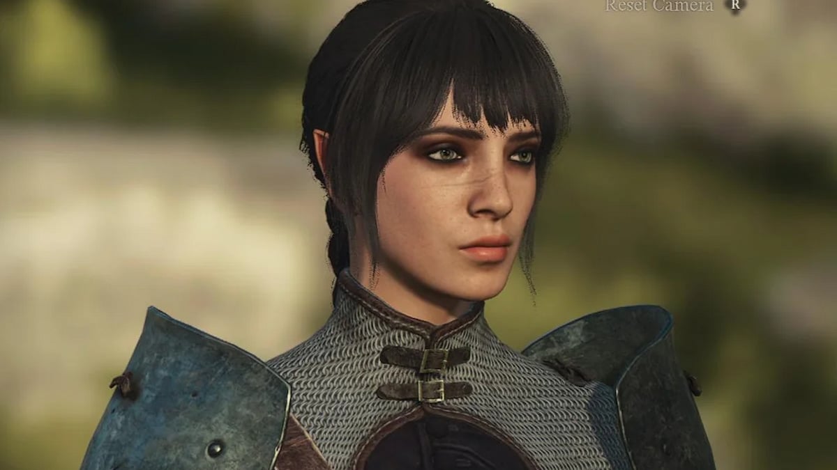 Shadowheart de Baldur's Gate 3, cheveux noirs avec une frange tressée derrière elle, yeux sombres avec un épais maquillage pour les yeux au beurre noir