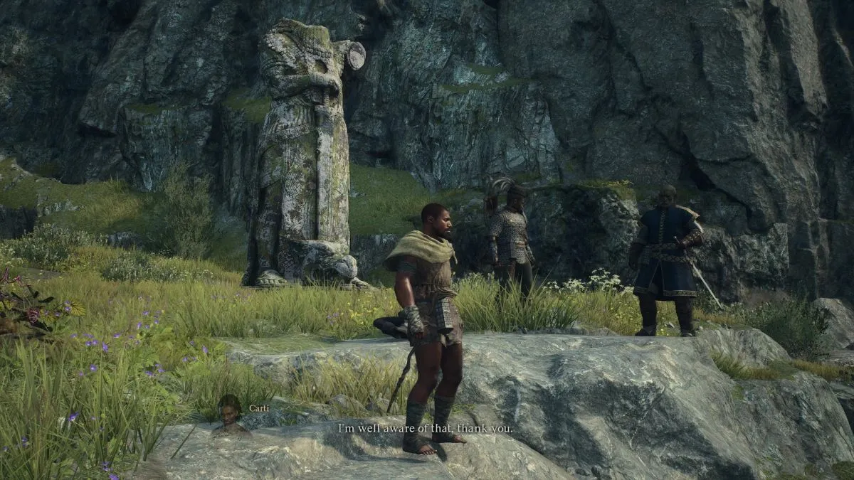 L'Arisen se tient avec son groupe devant une statue de dragon décapité