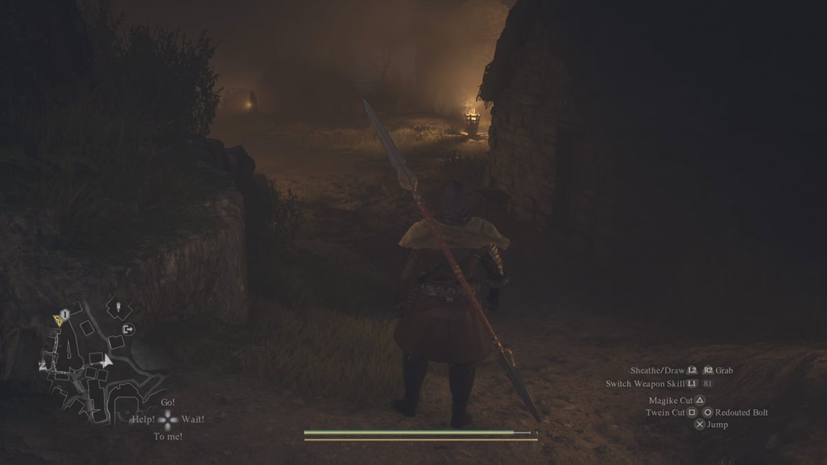 joueur de lance mystique debout avec sa lance dans un village la nuit