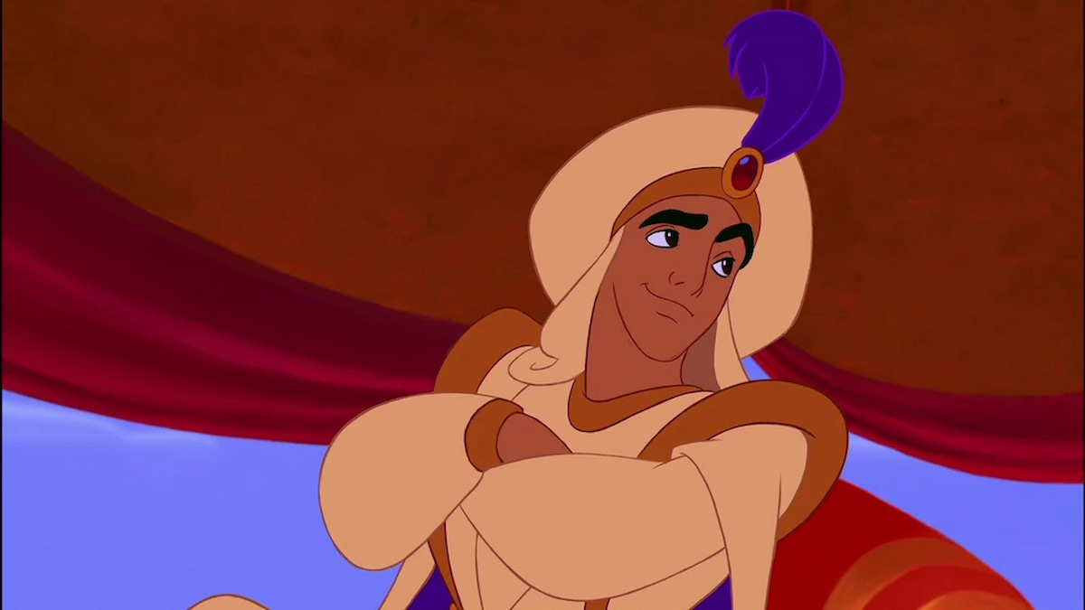 Aladdin en tenue de sultan avec les bras croisés