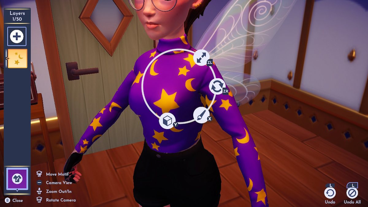 Une capture d'écran montrant un gros plan d'un avatar féminin de Disney Dreamlight Valley portant un col roulé violet personnalisé dans Touch of Magic.  Il est traversé par de grandes lunes et étoiles dorées. 