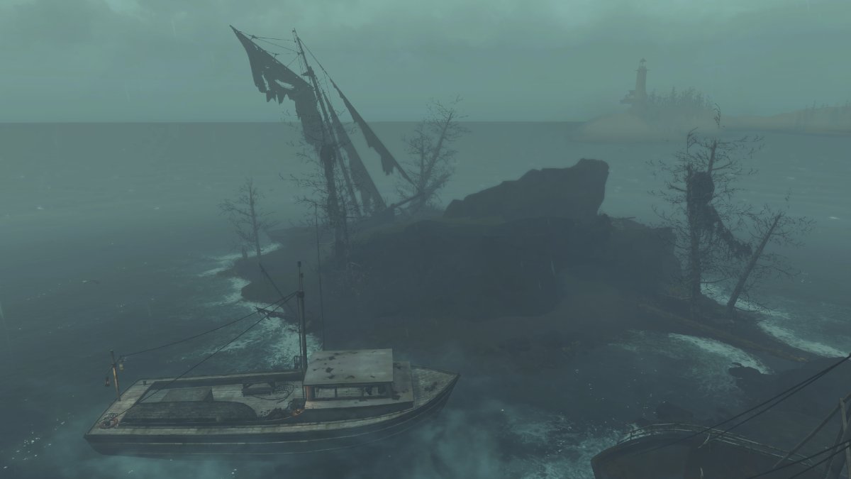 Un petit navire assis près d’une petite île, de seulement quelques pieds de large, entourée de brouillard.
