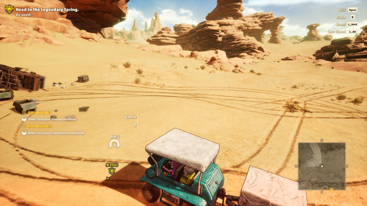 Le véhicule de Rao en conduisant autour du Sand Land.  Il y a plusieurs formations rocheuses au loin.  À gauche, des notifications indiquent au joueur qu'il a collecté du venin de scorpion tueur et un exosquelette de scorpion tueur.