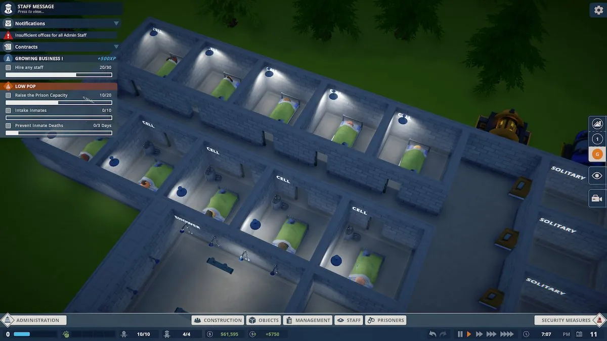 Un bloc cellulaire construit par un joueur dans Prison Architect 2.