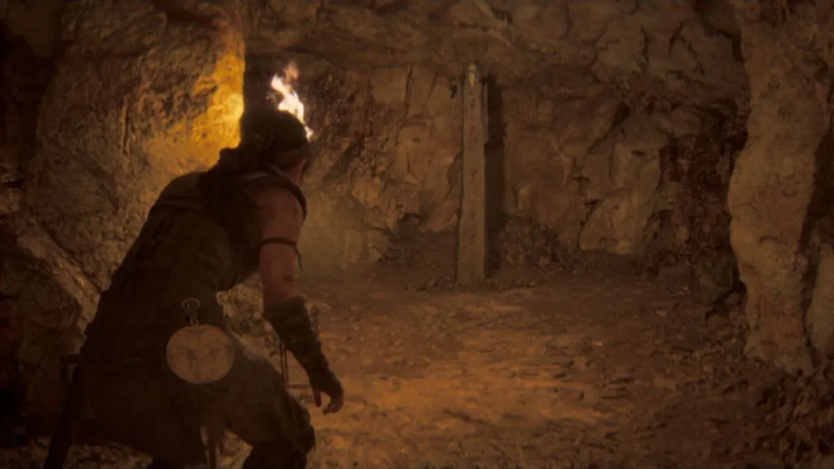 La pierre de savoir dans les grottes de Senua's Saga : Hellblade II