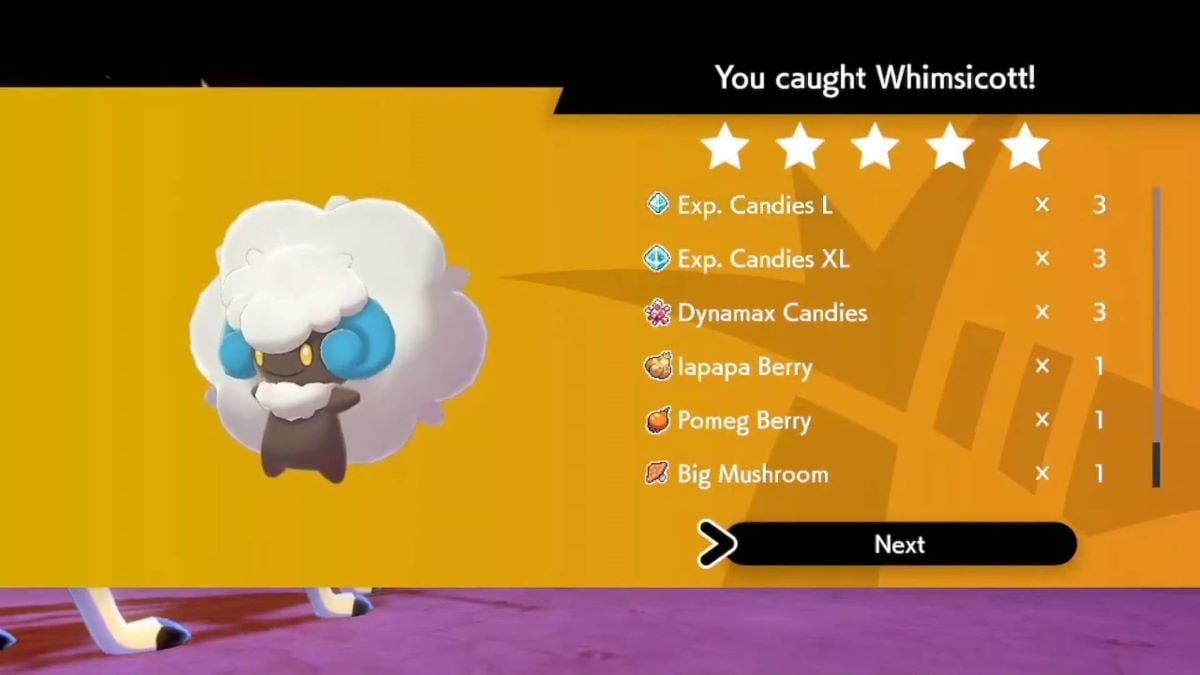 Le joueur attrape un Whimsicott brillant lors d'une bataille de raid dans Pokemon Sword & Shield