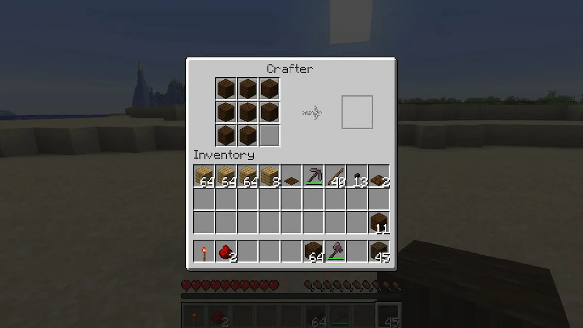 Utiliser une trémie et un coffre pour remplir automatiquement un bloc Crafter dans Minecraft