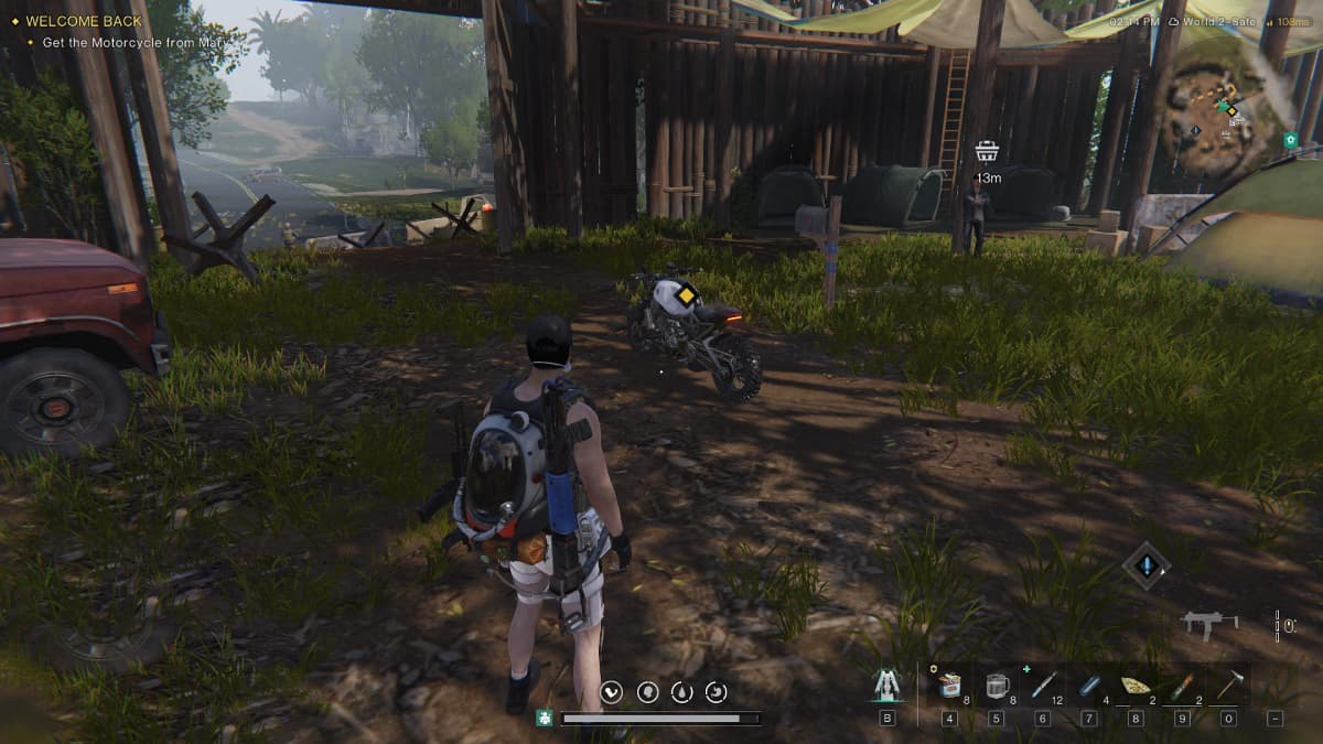 Mary donne une moto au joueur