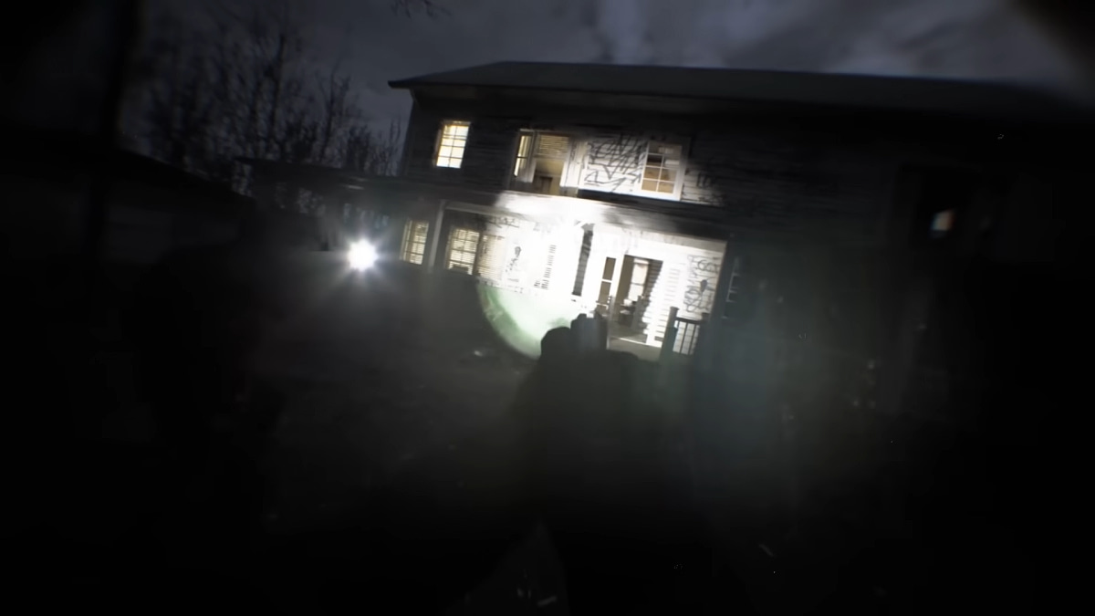 Joueurs s'approchant d'un bâtiment la nuit dans Bodycam