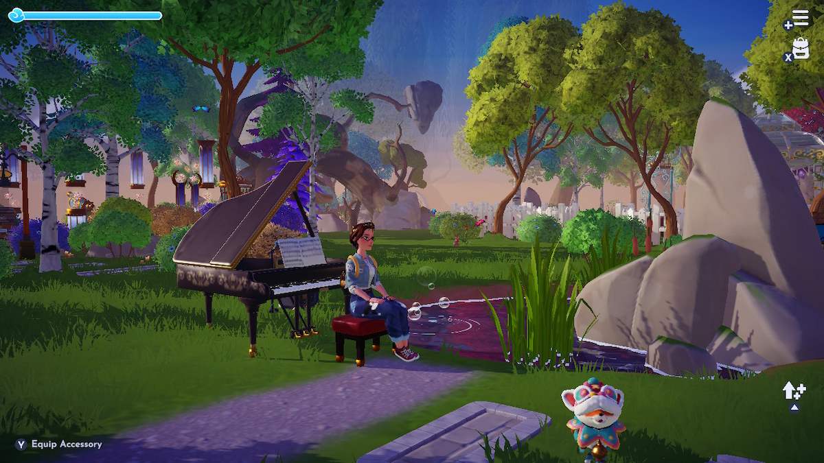 Avatar assis sur un banc de piano près d'un étang avec un renard à proximité habillé en dragon chinois à Disney Dreamlight Valley.