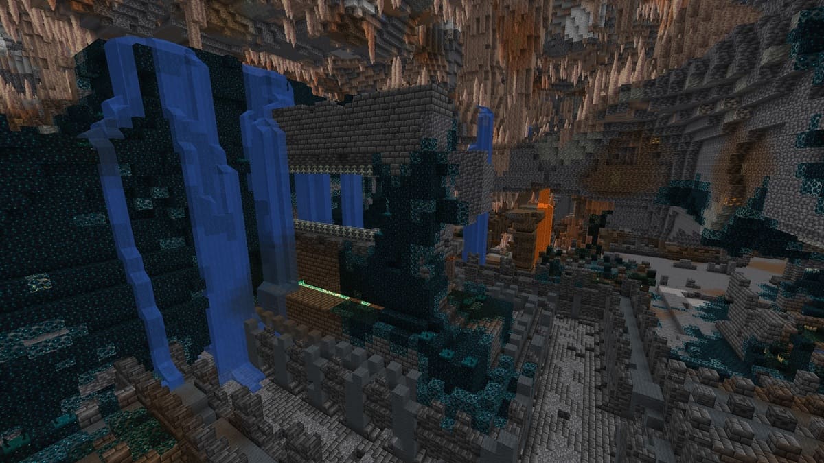 Cascade à l'intérieur d'une ancienne ville dans Minecraft