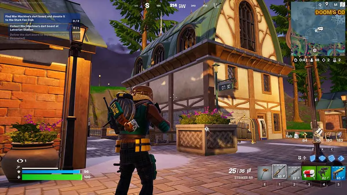 Opérateur de Fortnite regardant une maison