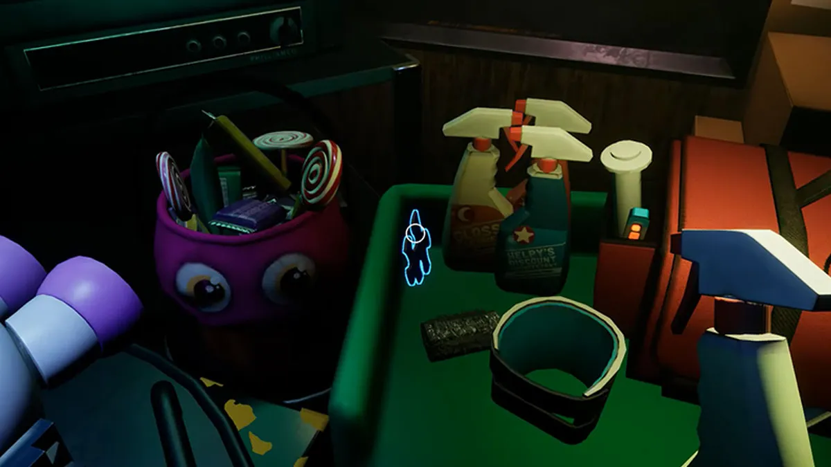 Une pièce de puzzle à côté des vaporisateurs dans FNAF Help Wanted 2.